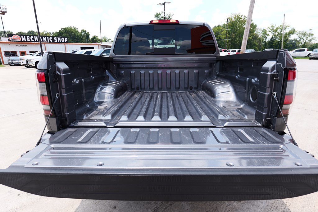 Photo 32 of this NISSAN FRONTIER