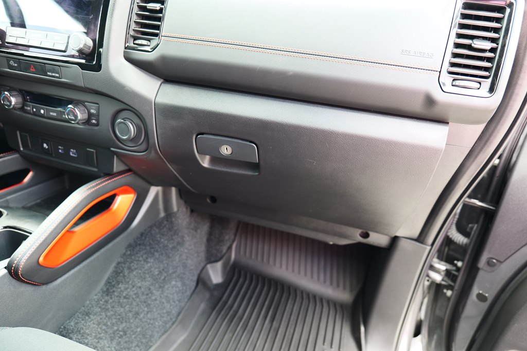 Photo 38 of this NISSAN FRONTIER