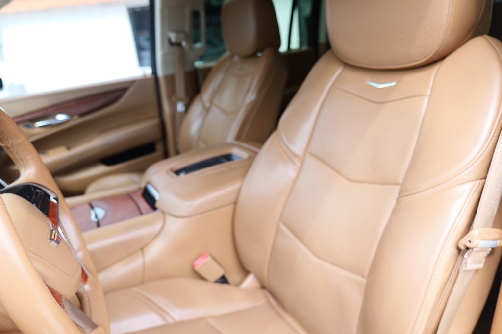 Photo 12 of this CADILLAC ESCALADE