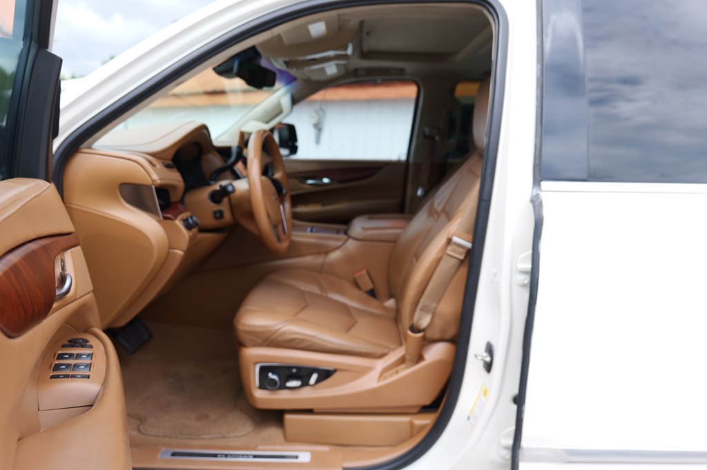 Photo 10 of this CADILLAC ESCALADE