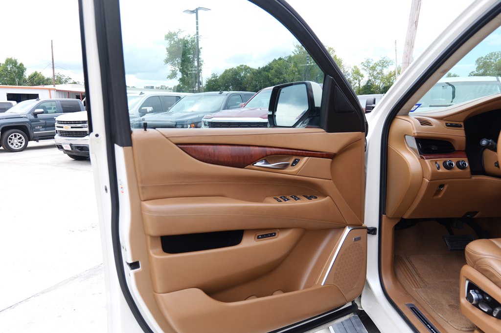 Photo 13 of this CADILLAC ESCALADE
