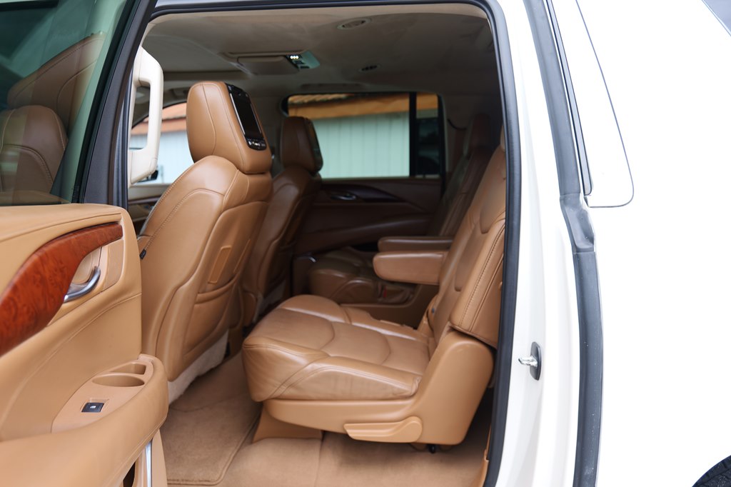 Photo 36 of this CADILLAC ESCALADE