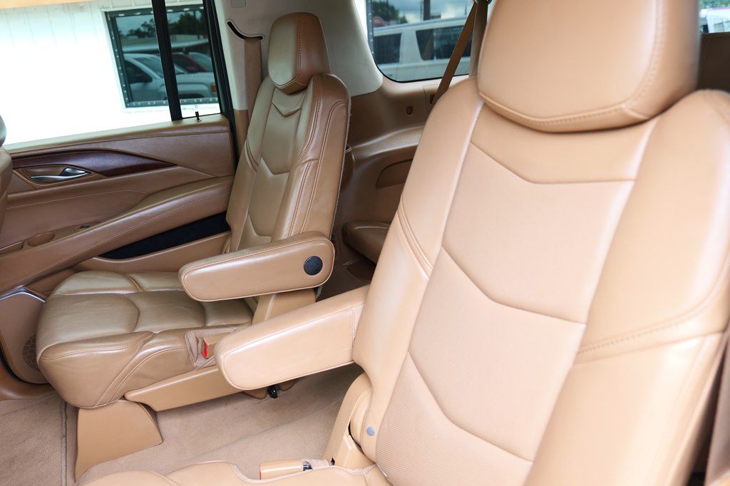 Photo 38 of this CADILLAC ESCALADE
