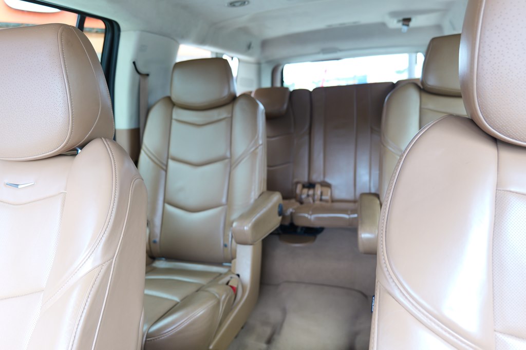 Photo 34 of this CADILLAC ESCALADE