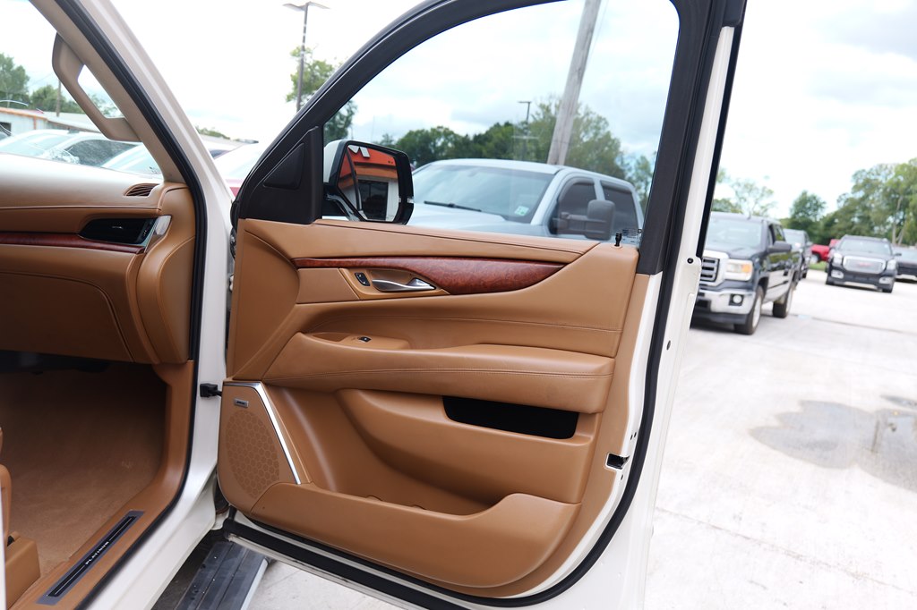 Photo 60 of this CADILLAC ESCALADE