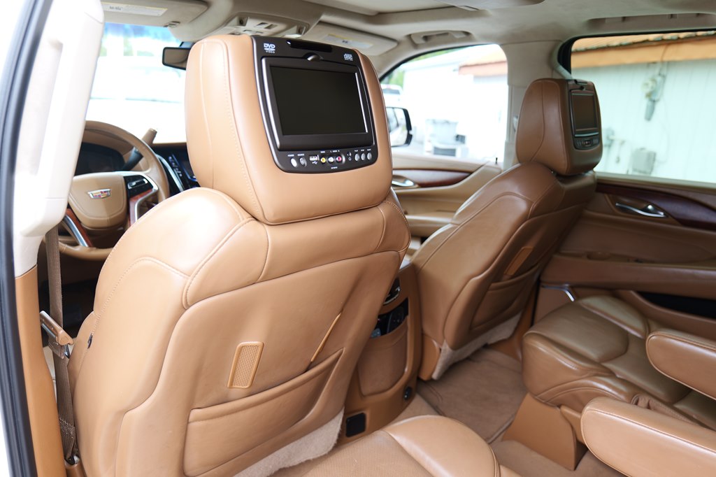 Photo 37 of this CADILLAC ESCALADE