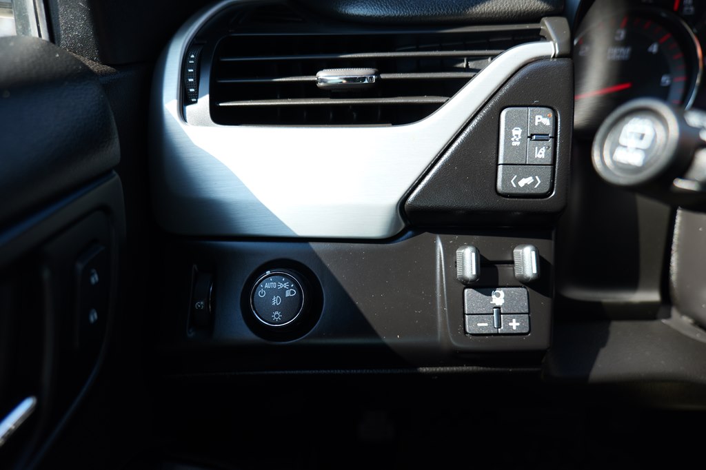 Photo 29 of this GMC YUKON