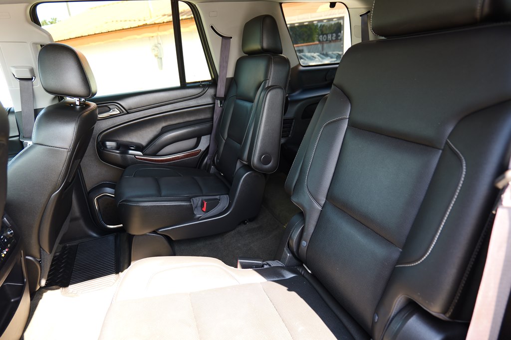 Photo 33 of this GMC YUKON