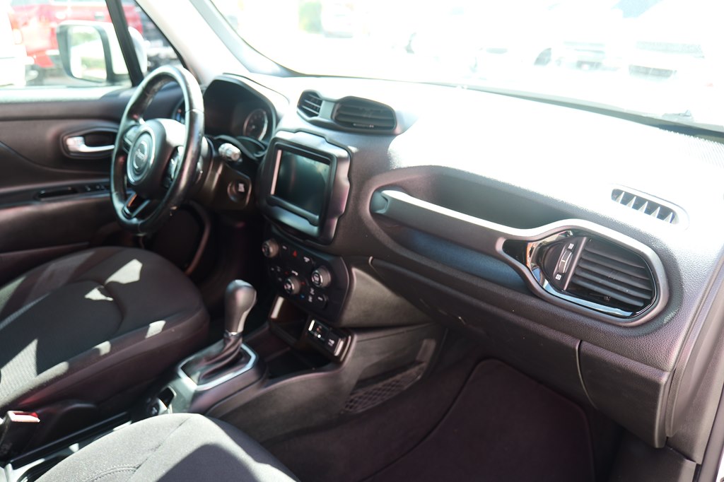 Photo 37 of this JEEP RENEGADE