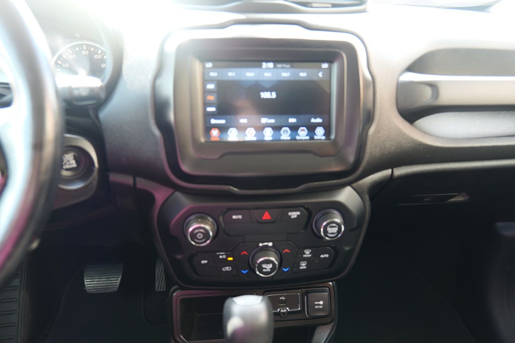 Photo 19 of this JEEP RENEGADE