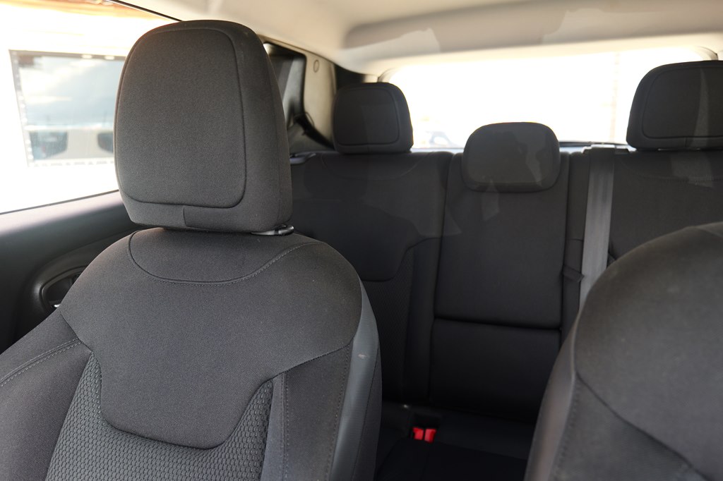 Photo 25 of this JEEP RENEGADE