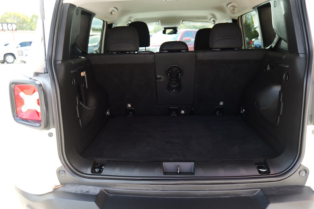 Photo 31 of this JEEP RENEGADE