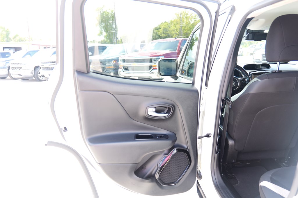 Photo 27 of this JEEP RENEGADE