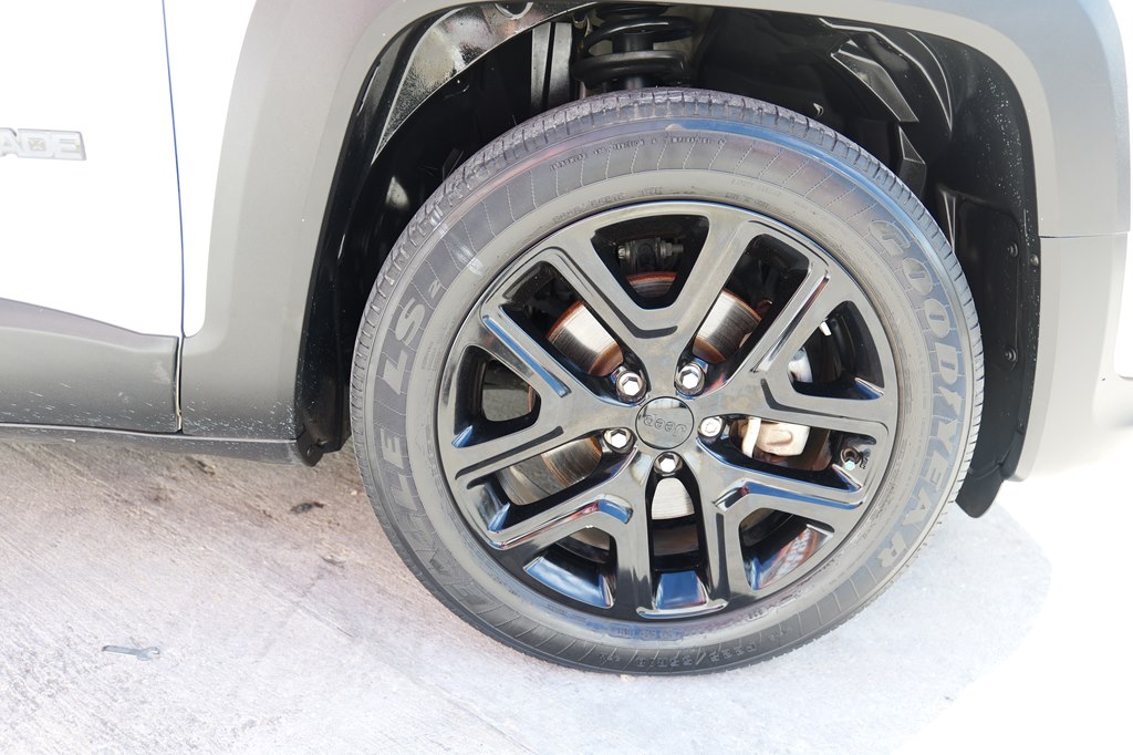 Photo 38 of this JEEP RENEGADE