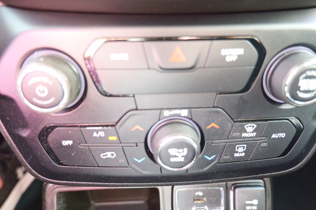 Photo 22 of this JEEP RENEGADE