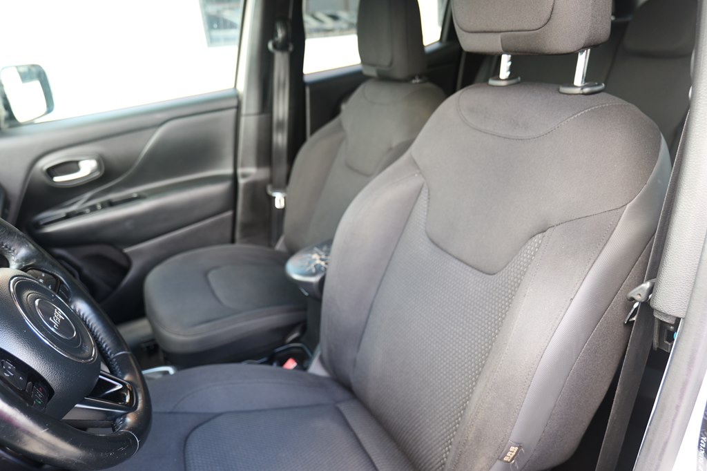 Photo 11 of this JEEP RENEGADE