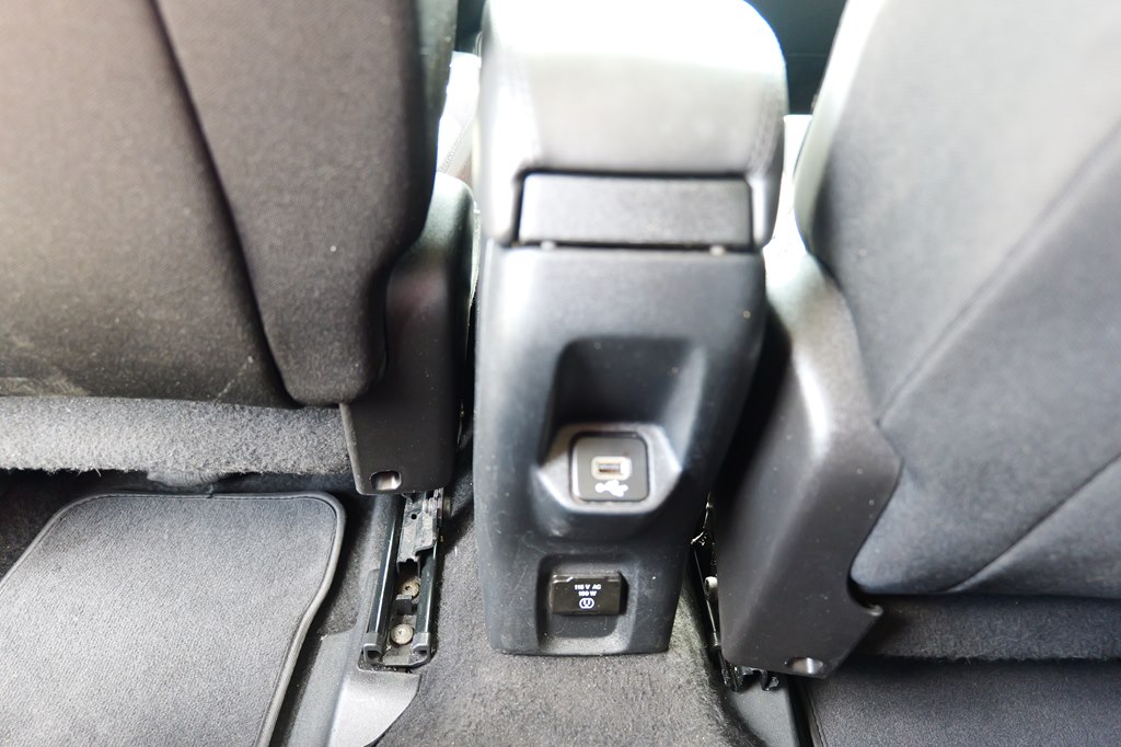 Photo 28 of this JEEP RENEGADE