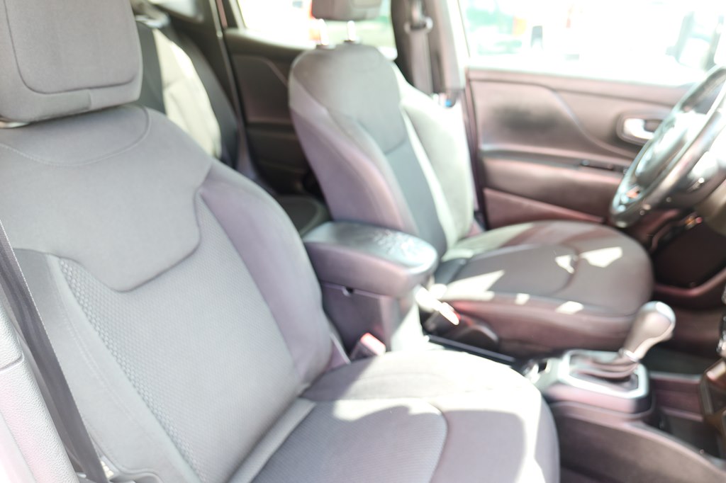 Photo 36 of this JEEP RENEGADE