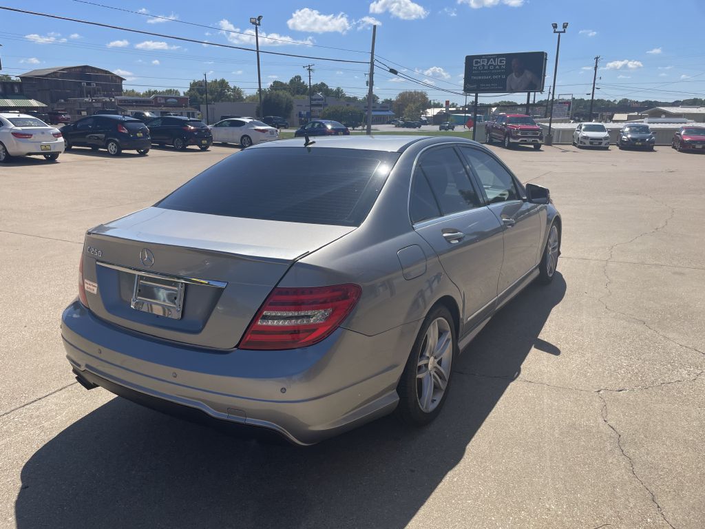 MERCEDES-BENZ C-CLASS 2013 MERCEDES-BENZ C-CLASS WDDGF4HB6DR262560