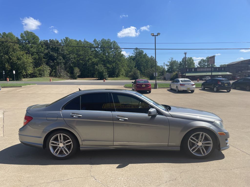 MERCEDES-BENZ C-CLASS 2013 MERCEDES-BENZ C-CLASS WDDGF4HB6DR262560