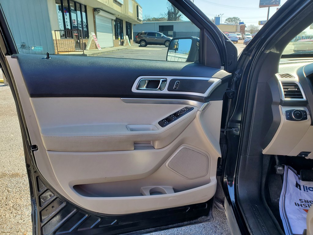 Photo 23 of this FORD EXPLORER