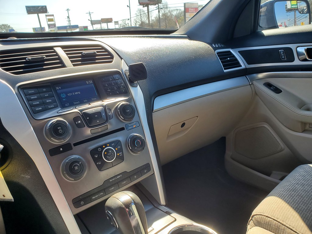 Photo 34 of this FORD EXPLORER
