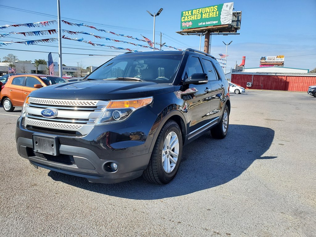 Photo 3 of this FORD EXPLORER