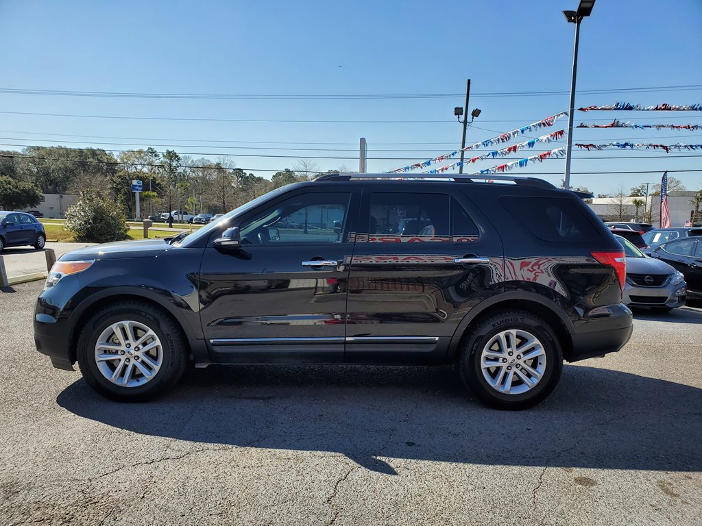 Photo 4 of this FORD EXPLORER