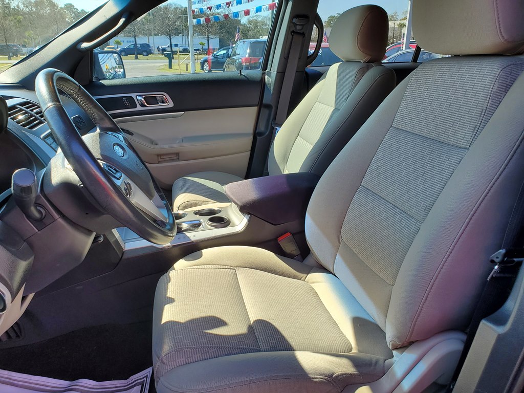 Photo 25 of this FORD EXPLORER