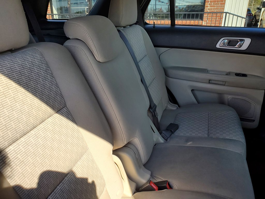 Photo 16 of this FORD EXPLORER