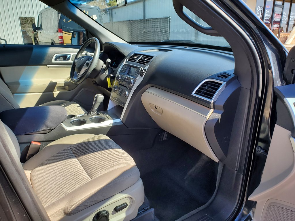 Photo 12 of this FORD EXPLORER
