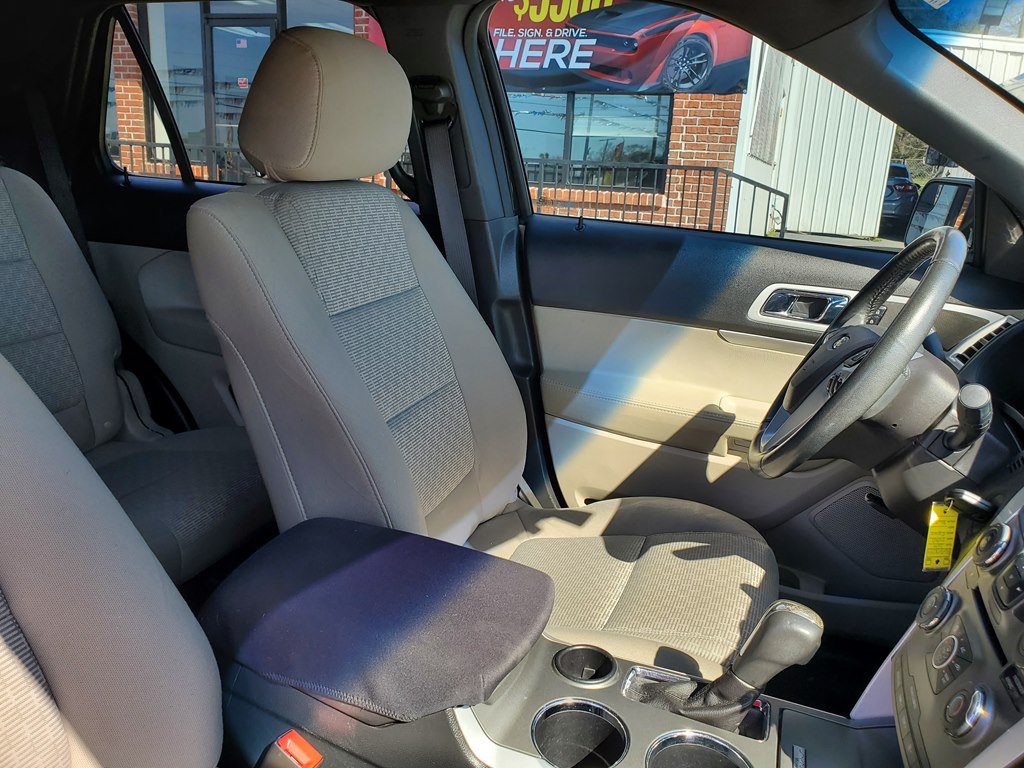 Photo 14 of this FORD EXPLORER