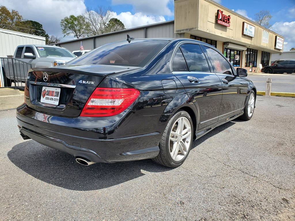 Photo 9 of this MERCEDES-BENZ C-CLASS