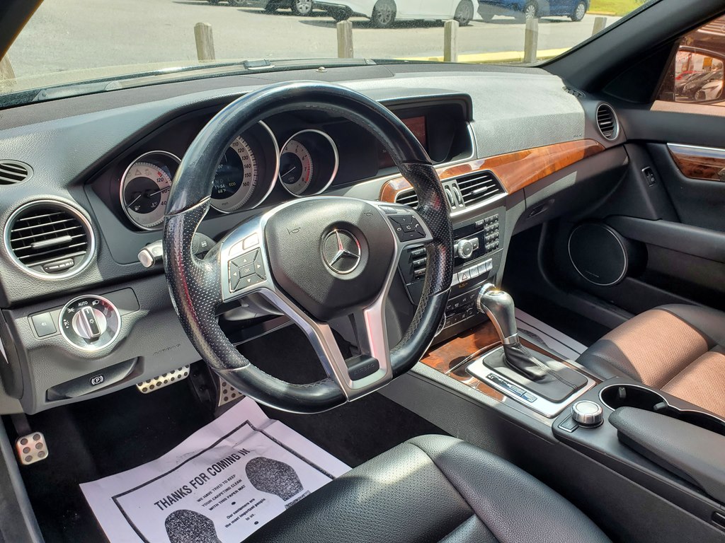 Photo 22 of this MERCEDES-BENZ C-CLASS