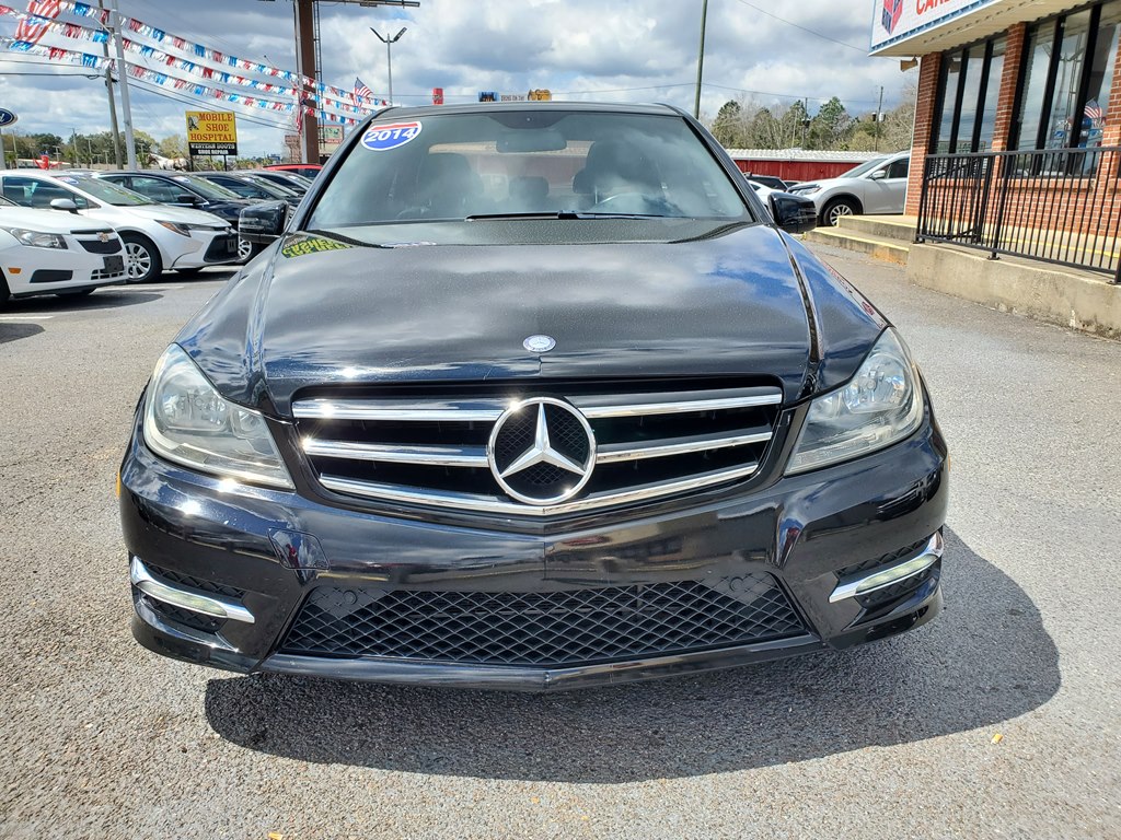 Photo 2 of this MERCEDES-BENZ C-CLASS