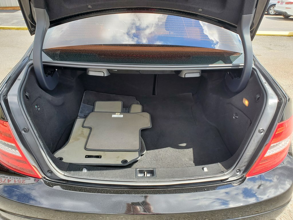 Photo 8 of this MERCEDES-BENZ C-CLASS