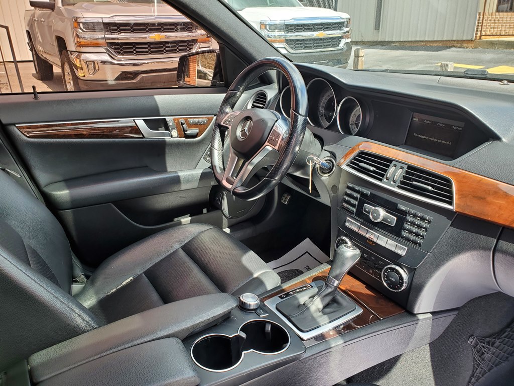 Photo 14 of this MERCEDES-BENZ C-CLASS