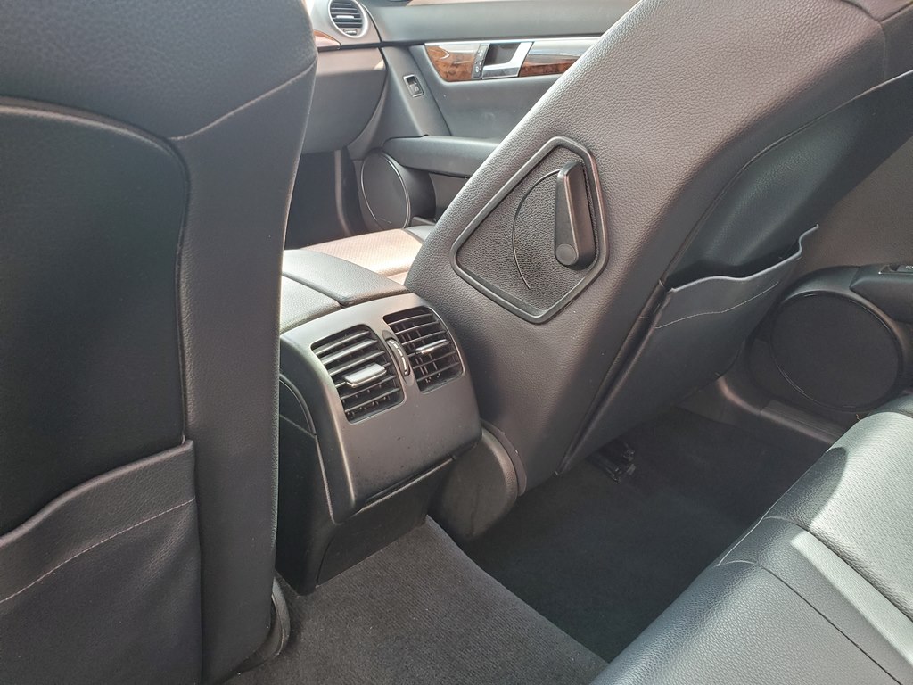 Photo 17 of this MERCEDES-BENZ C-CLASS