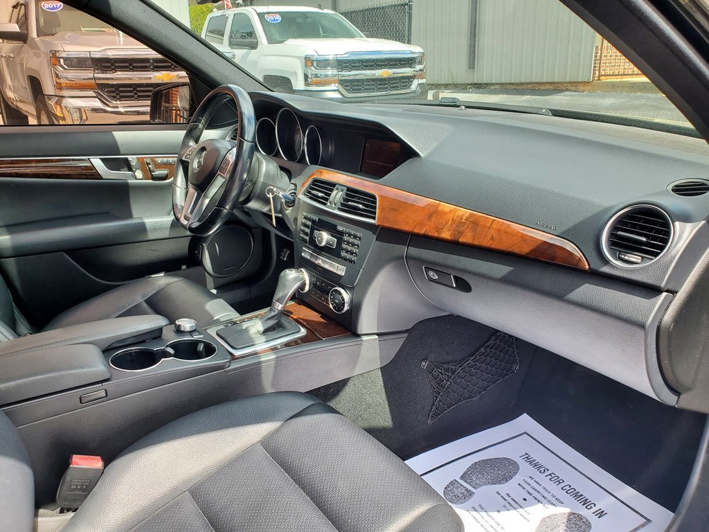 Photo 12 of this MERCEDES-BENZ C-CLASS