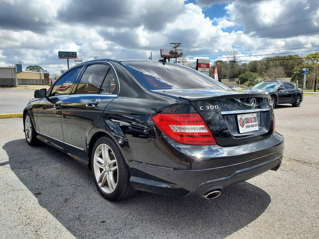 Photo 5 of this MERCEDES-BENZ C-CLASS