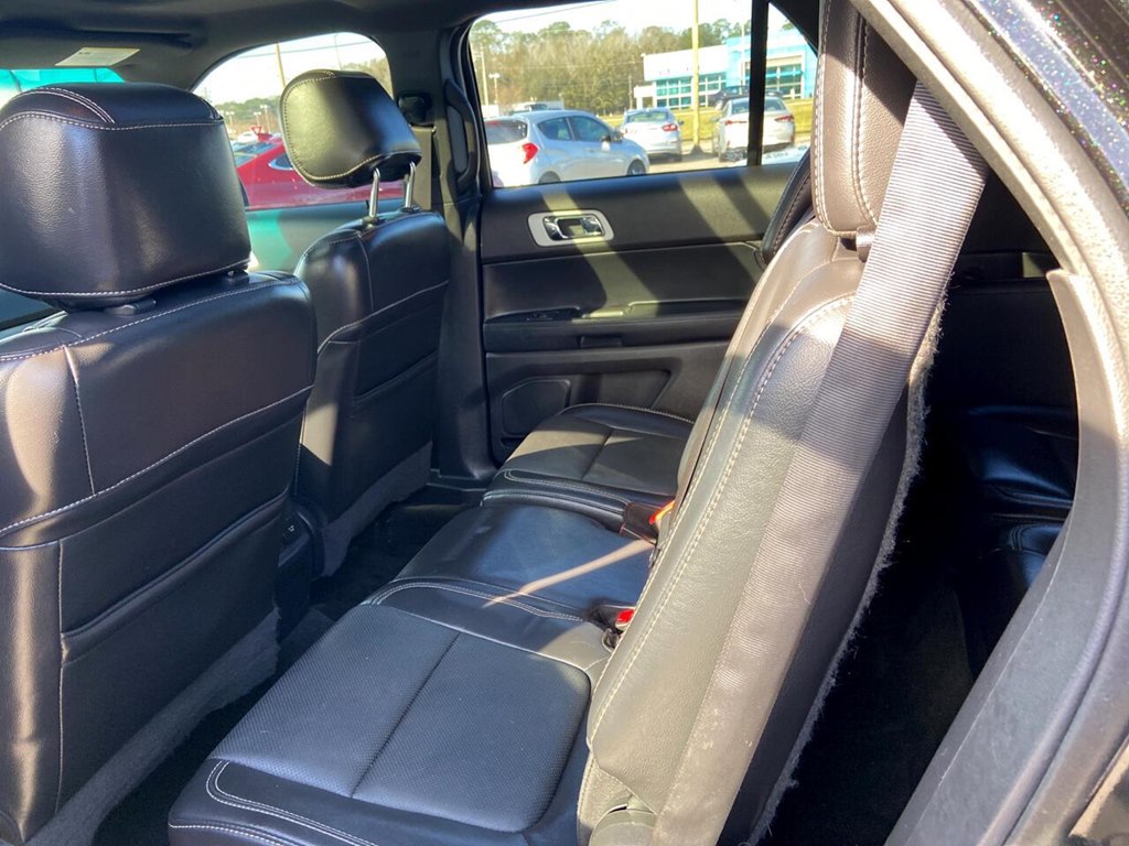 Photo 4 of this FORD EXPLORER