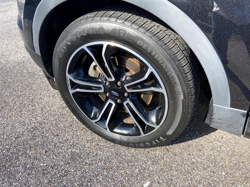 Photo 9 of this FORD EXPLORER