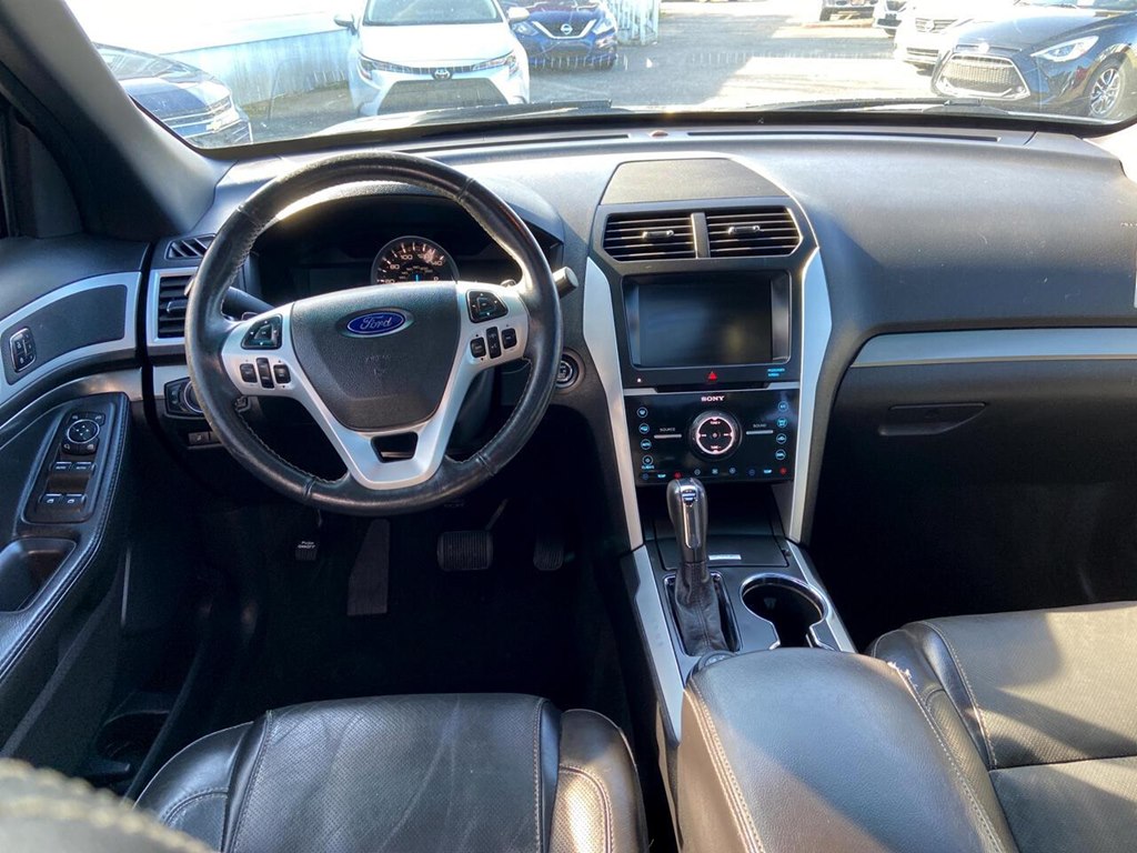 Photo 5 of this FORD EXPLORER