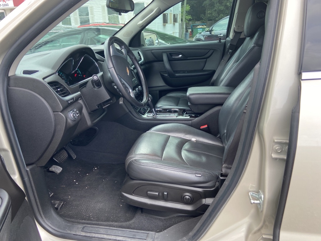 Photo 4 of this CHEVROLET TRAVERSE