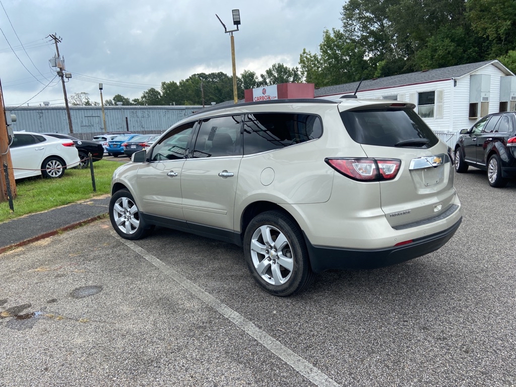 Photo 3 of this CHEVROLET TRAVERSE
