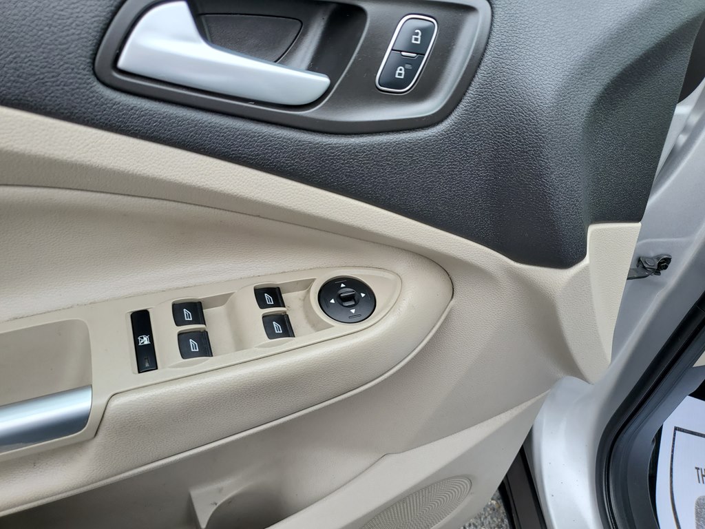 Photo 18 of this FORD ESCAPE