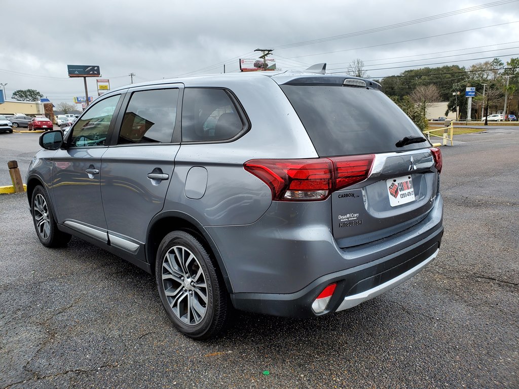 Photo 5 of this MITSUBISHI OUTLANDER