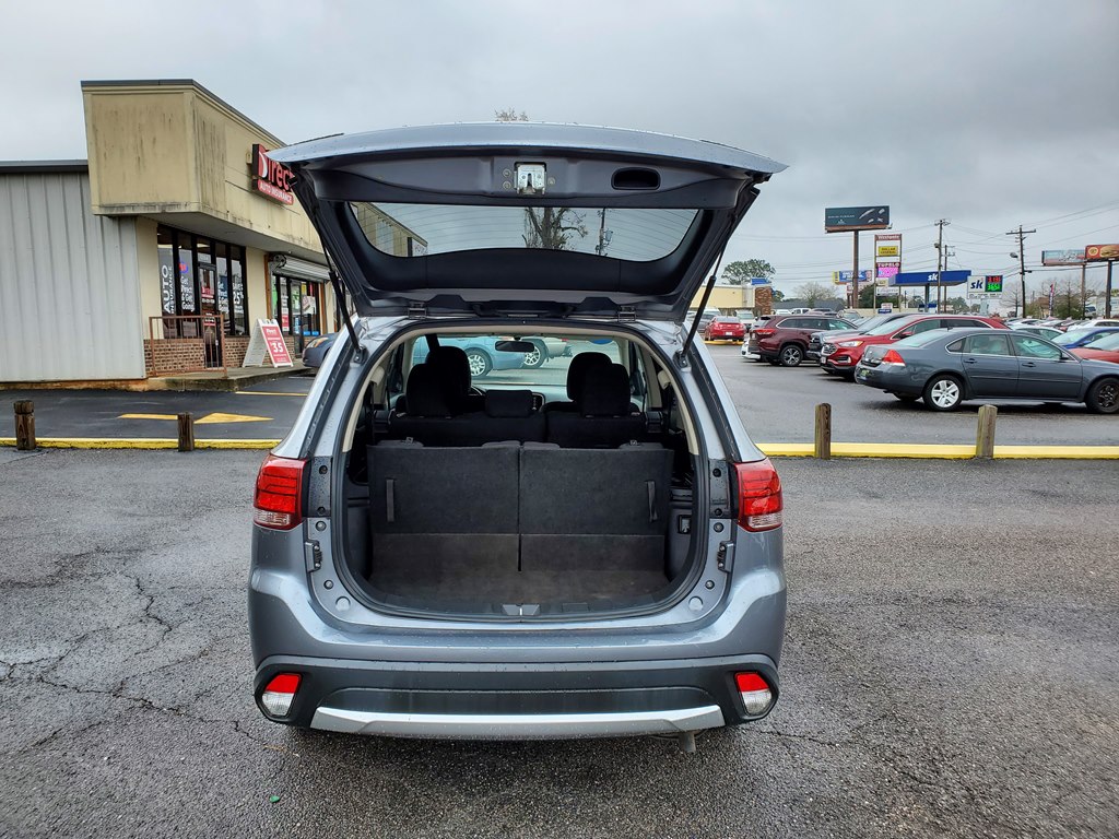 Photo 7 of this MITSUBISHI OUTLANDER
