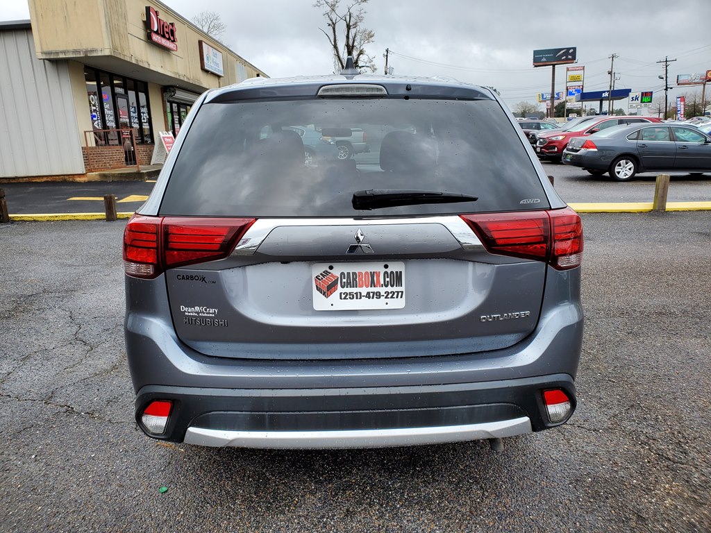 Photo 6 of this MITSUBISHI OUTLANDER