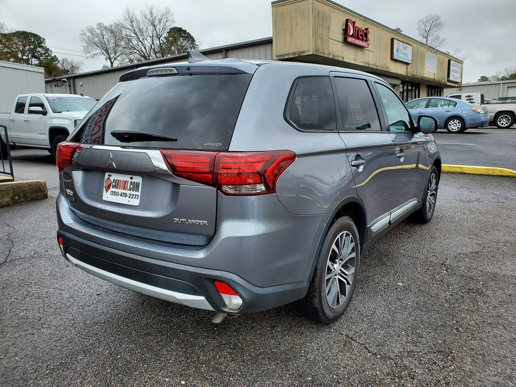 Photo 8 of this MITSUBISHI OUTLANDER